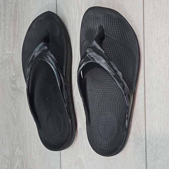 Oofos Women Oolala Thong T Strap Camo Flip Flops Sandals Slide Shoes Sz 9 - Picture 2 of 14